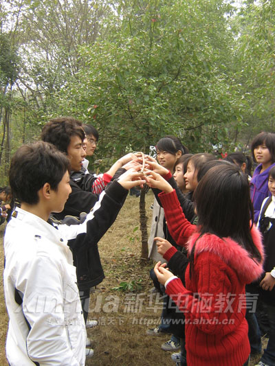 廣告?zhèn)髅皆O(shè)計師專業(yè)0909班戶外素質(zhì)拓展