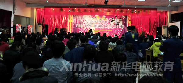 �Ϸ���&ldquo;�нֱ�&rdquo;У�@Ӣ�Z�Ļ�ˇ�g�����v��ِ�F��