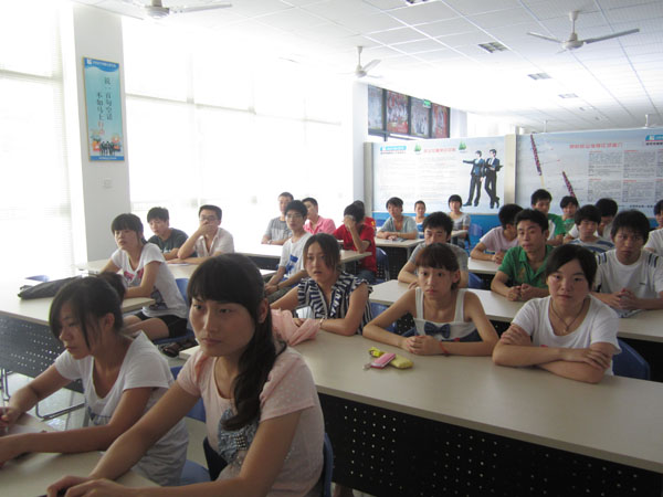 �Ϻ����w�����շֹ�˾ǰ����Ժ��Ƹ�ĬF����r