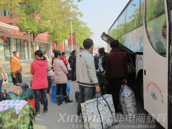 同學(xué)們整裝待發(fā)、信心滿懷
