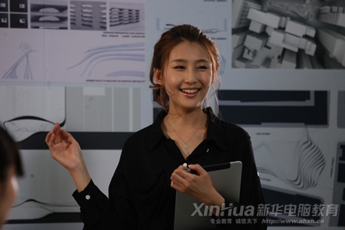 從新華畢業后,她成了一名優秀的廣告設計師