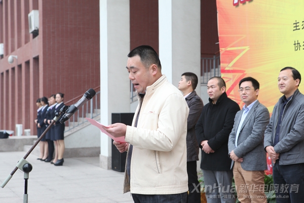 安徽省經(jīng)濟和信息化委員會副處長 何玉好在開幕上作重要講話